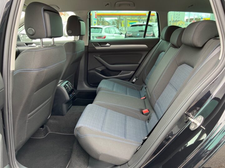 Abbildung Fahrzeugdetailansicht Volkswagen Passat Variant - Nr. 13