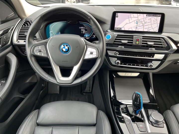 Abbildung Fahrzeugdetailansicht BMW iX3 - Nr. 10