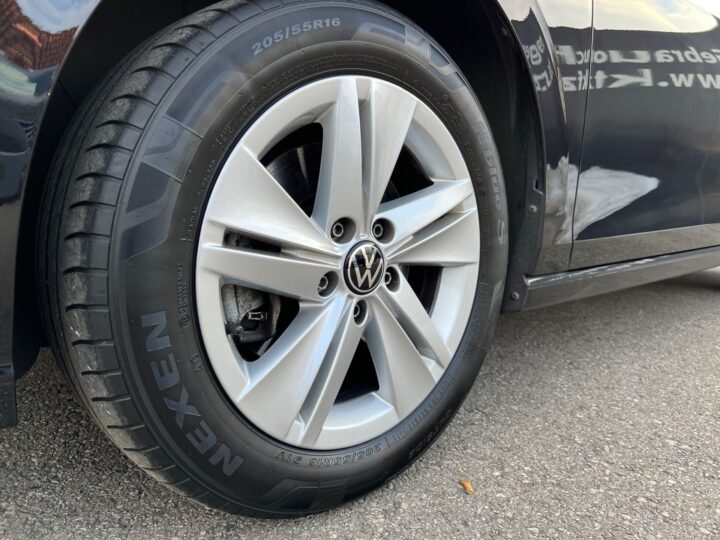 Abbildung Fahrzeugdetailansicht Volkswagen Golf Variant - Nr. 35