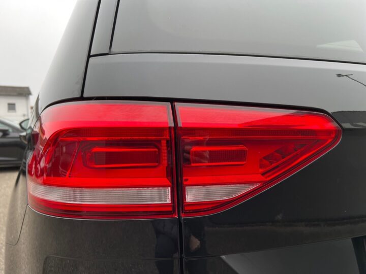 Abbildung Fahrzeugdetailansicht Volkswagen Touran - Nr. 37