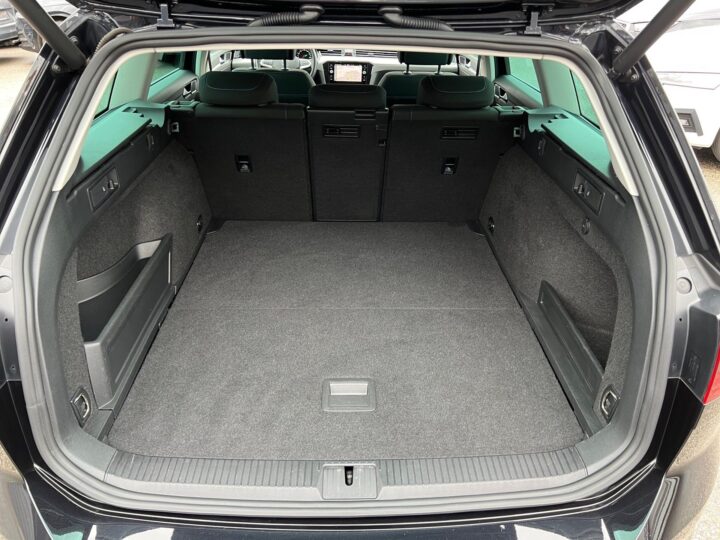 Abbildung Fahrzeugdetailansicht Volkswagen Passat Variant - Nr. 14