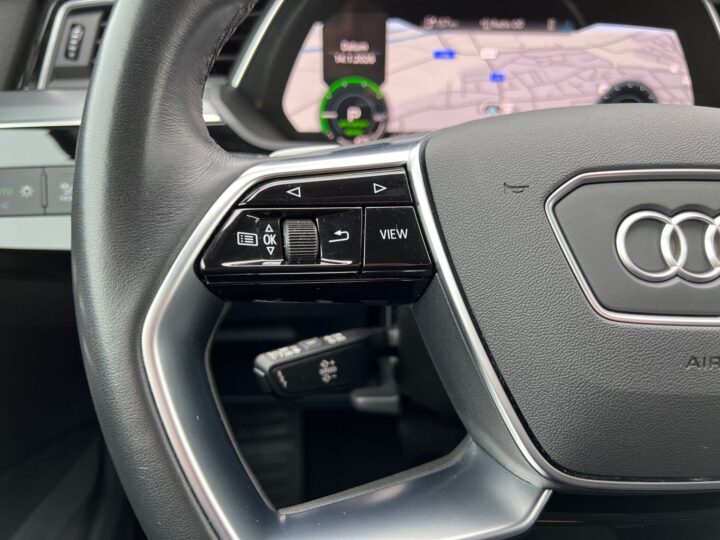 Abbildung Fahrzeugdetailansicht Audi e-tron - Nr. 40