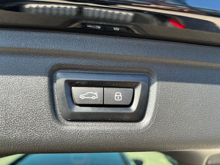 Abbildung Fahrzeugdetailansicht BMW 320 - Nr. 34