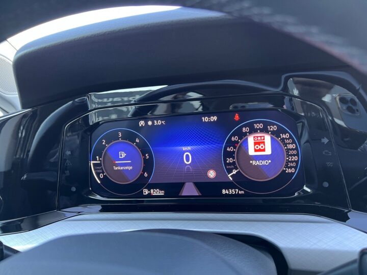 Abbildung Fahrzeugdetailansicht Volkswagen Golf Variant - Nr. 16