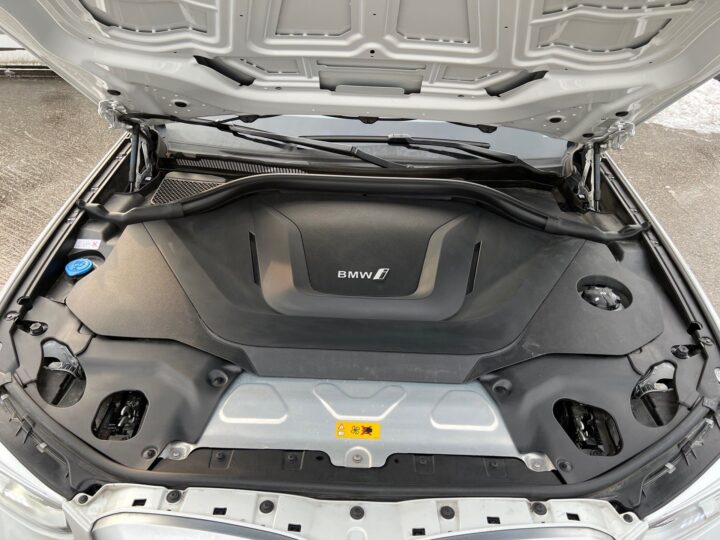 Abbildung Fahrzeugdetailansicht BMW iX3 - Nr. 34