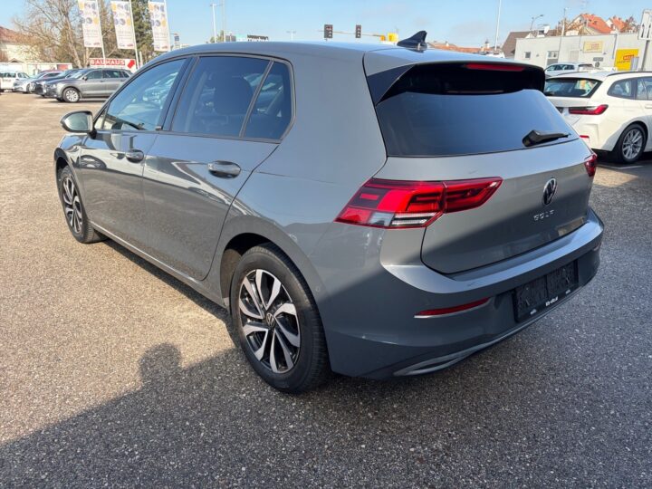 Abbildung Fahrzeugdetailansicht Volkswagen Golf - Nr. 4