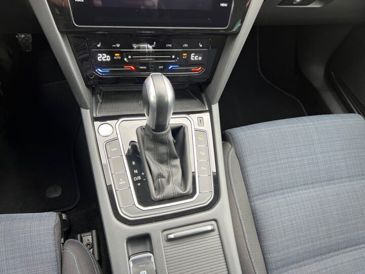 Abbildung Fahrzeugdetailansicht Volkswagen Passat Variant - Nr. 29