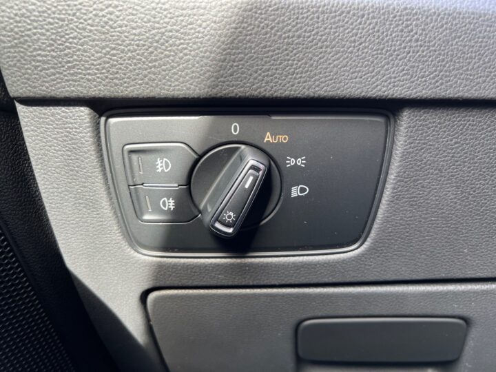 Abbildung Fahrzeugdetailansicht Volkswagen Passat Variant - Nr. 43