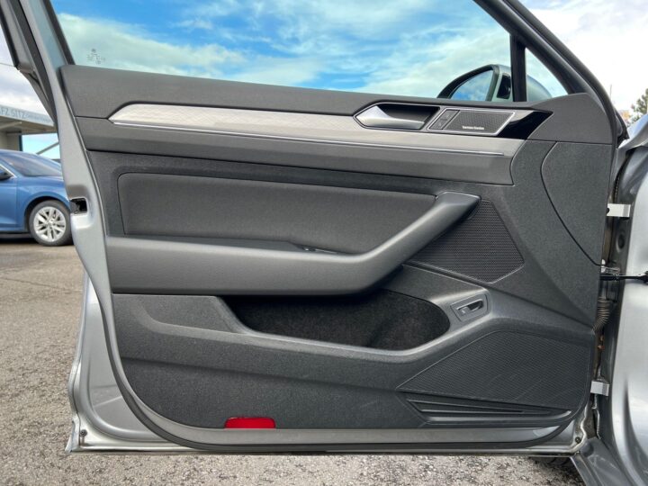 Abbildung Fahrzeugdetailansicht Volkswagen Passat Variant - Nr. 30