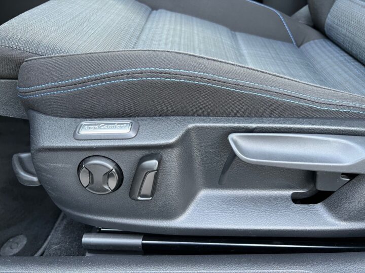 Abbildung Fahrzeugdetailansicht Volkswagen Passat Variant - Nr. 31