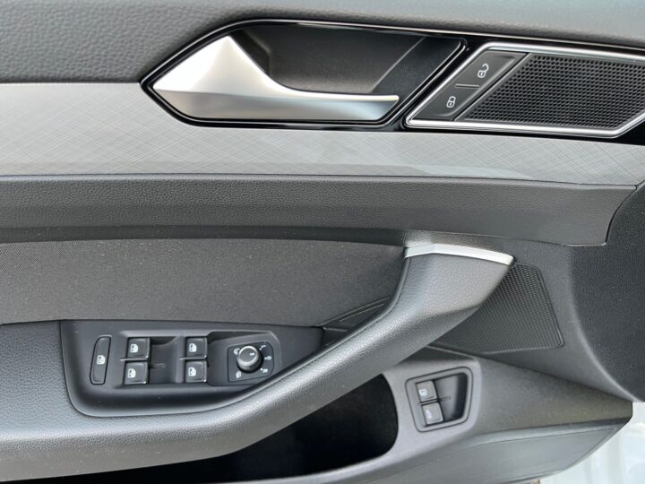 Abbildung Fahrzeugdetailansicht Volkswagen Passat Variant - Nr. 32