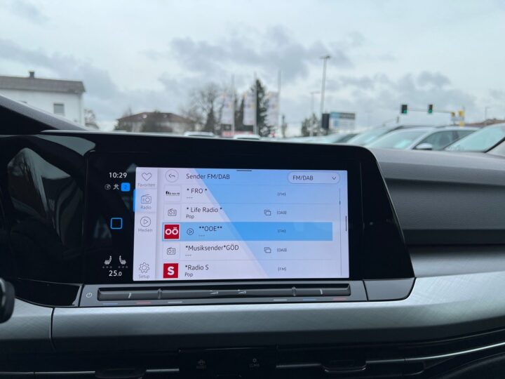 Abbildung Fahrzeugdetailansicht Volkswagen Golf Variant - Nr. 18