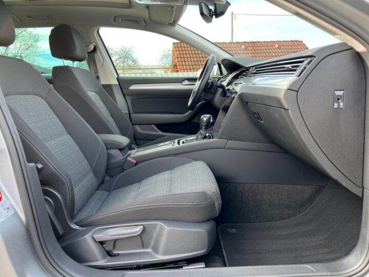 Abbildung Fahrzeugdetailansicht Volkswagen Passat Variant - Nr. 34