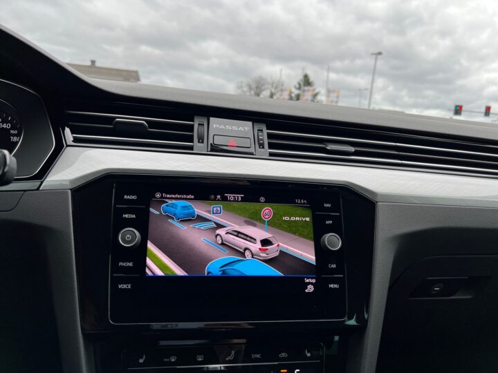 Abbildung Fahrzeugdetailansicht Volkswagen Passat Variant - Nr. 23