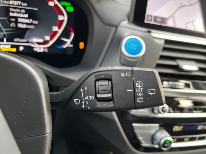 Abbildung Fahrzeugdetailansicht BMW iX3 - Nr. 42