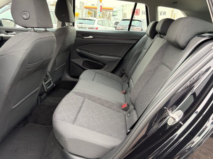 Abbildung Fahrzeugdetailansicht Volkswagen Golf Variant - Nr. 13