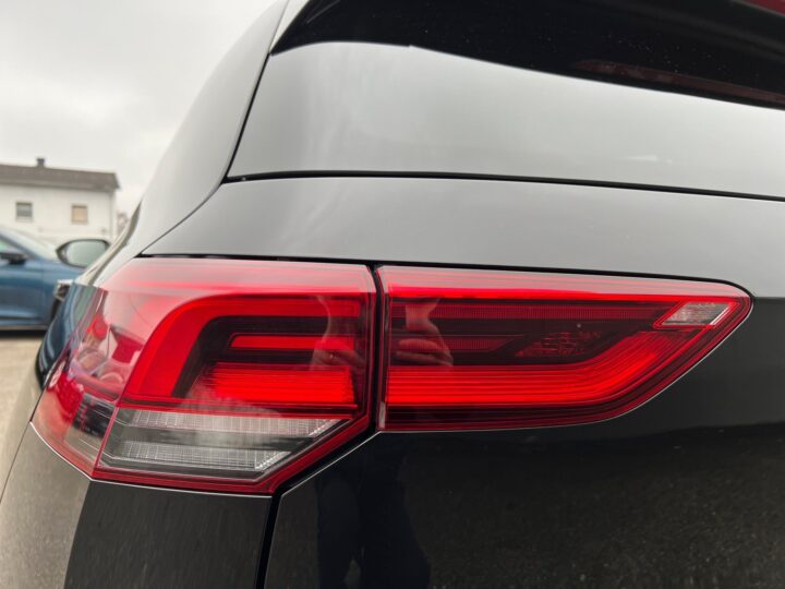 Abbildung Fahrzeugdetailansicht Volkswagen Golf - Nr. 37