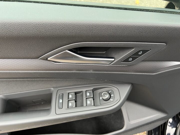 Abbildung Fahrzeugdetailansicht Volkswagen Golf - Nr. 31