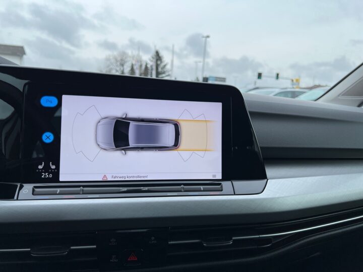 Abbildung Fahrzeugdetailansicht Volkswagen Golf Variant - Nr. 26