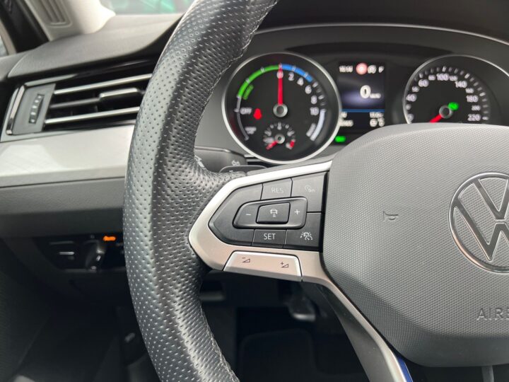 Abbildung Fahrzeugdetailansicht Volkswagen Passat Variant - Nr. 41