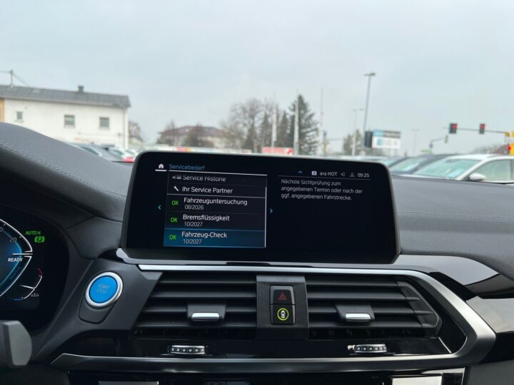 Abbildung Fahrzeugdetailansicht BMW iX3 - Nr. 23