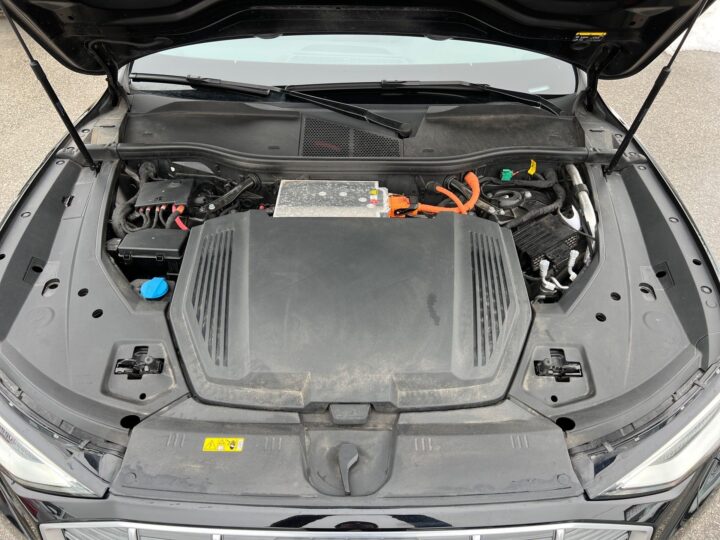 Abbildung Fahrzeugdetailansicht Audi e-tron - Nr. 34