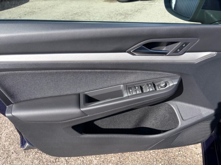 Abbildung Fahrzeugdetailansicht Volkswagen Golf Variant - Nr. 29