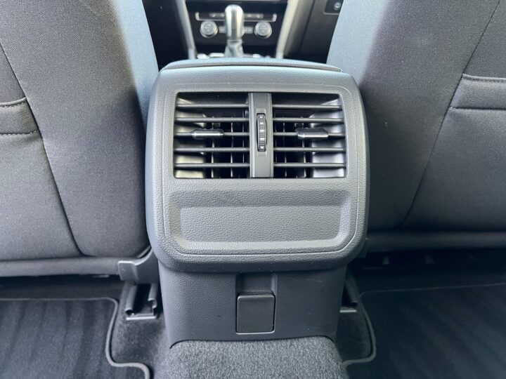 Abbildung Fahrzeugdetailansicht Volkswagen Passat Variant - Nr. 34