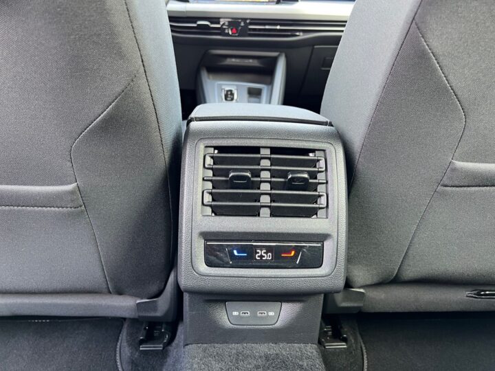 Abbildung Fahrzeugdetailansicht Volkswagen Golf Variant - Nr. 31