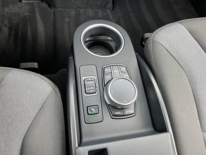 Abbildung Fahrzeugdetailansicht BMW i3 - Nr. 21