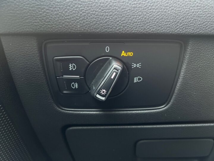 Abbildung Fahrzeugdetailansicht Volkswagen Passat Variant - Nr. 46