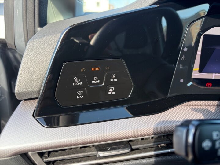 Abbildung Fahrzeugdetailansicht Volkswagen Golf - Nr. 29