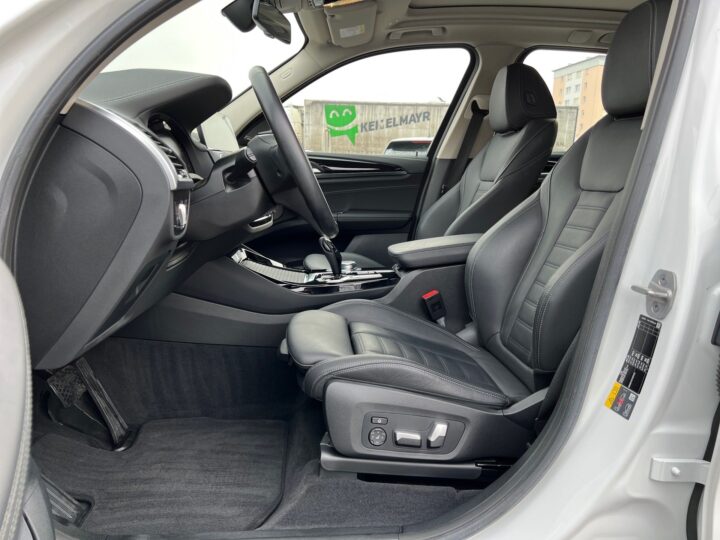 Abbildung Fahrzeugdetailansicht BMW iX3 - Nr. 12