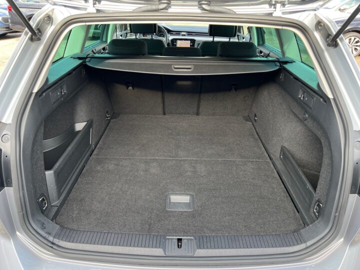 Abbildung Fahrzeugdetailansicht Volkswagen Passat Variant - Nr. 14