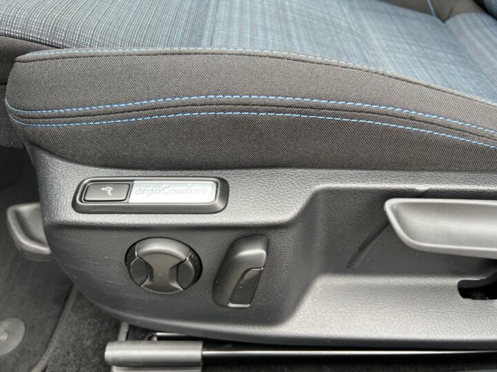 Abbildung Fahrzeugdetailansicht Volkswagen Passat Variant - Nr. 31