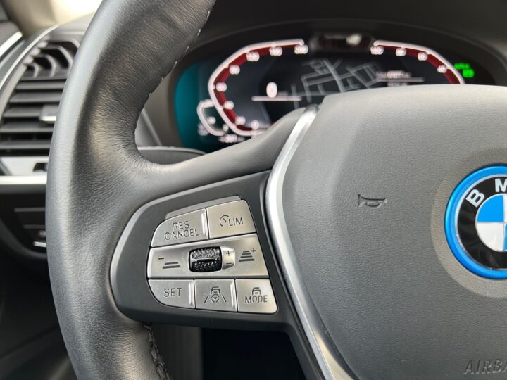 Abbildung Fahrzeugdetailansicht BMW iX3 - Nr. 41