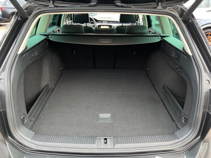 Abbildung Fahrzeugdetailansicht Volkswagen Passat Variant - Nr. 14