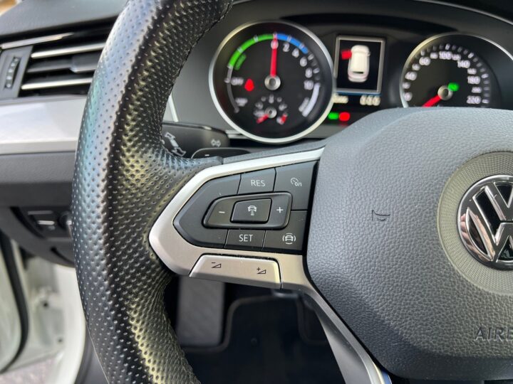 Abbildung Fahrzeugdetailansicht Volkswagen Passat Variant - Nr. 41