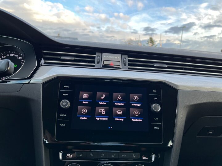 Abbildung Fahrzeugdetailansicht Volkswagen Passat Variant - Nr. 18