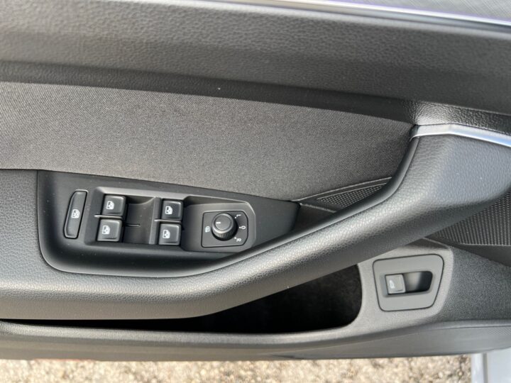 Abbildung Fahrzeugdetailansicht Volkswagen Passat Variant - Nr. 32