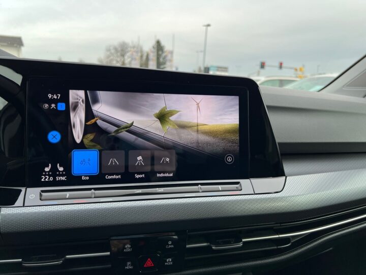 Abbildung Fahrzeugdetailansicht Volkswagen Golf - Nr. 24