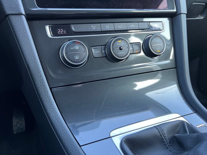 Abbildung Fahrzeugdetailansicht Volkswagen Golf Variant - Nr. 27