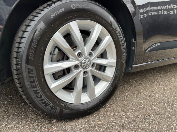 Abbildung Fahrzeugdetailansicht Volkswagen Touran - Nr. 36