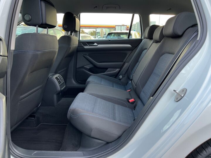 Abbildung Fahrzeugdetailansicht Volkswagen Passat Variant - Nr. 13