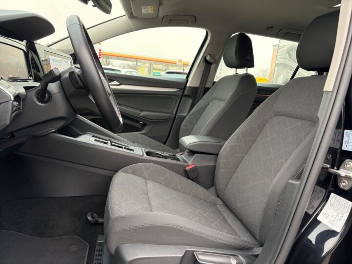 Abbildung Fahrzeugdetailansicht Volkswagen Golf Variant - Nr. 12