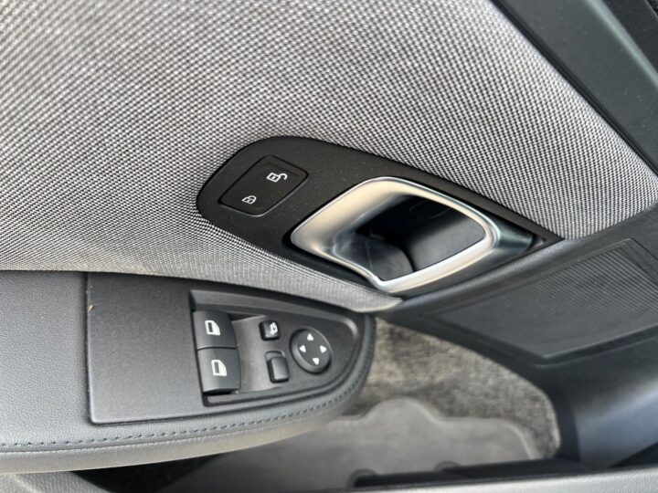 Abbildung Fahrzeugdetailansicht BMW i3 - Nr. 27