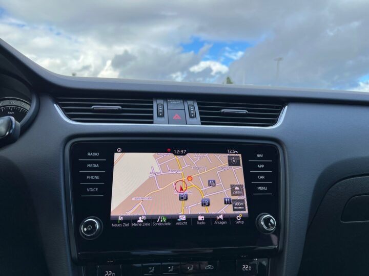 Abbildung Fahrzeugdetailansicht Skoda Octavia - Nr. 23