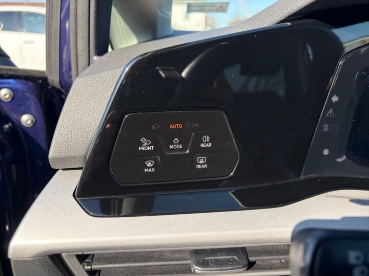 Abbildung Fahrzeugdetailansicht Volkswagen Golf Variant - Nr. 28