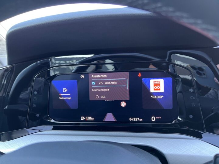 Abbildung Fahrzeugdetailansicht Volkswagen Golf Variant - Nr. 17