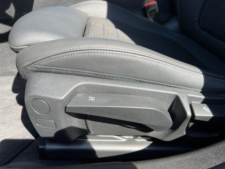 Abbildung Fahrzeugdetailansicht BMW 320 - Nr. 31